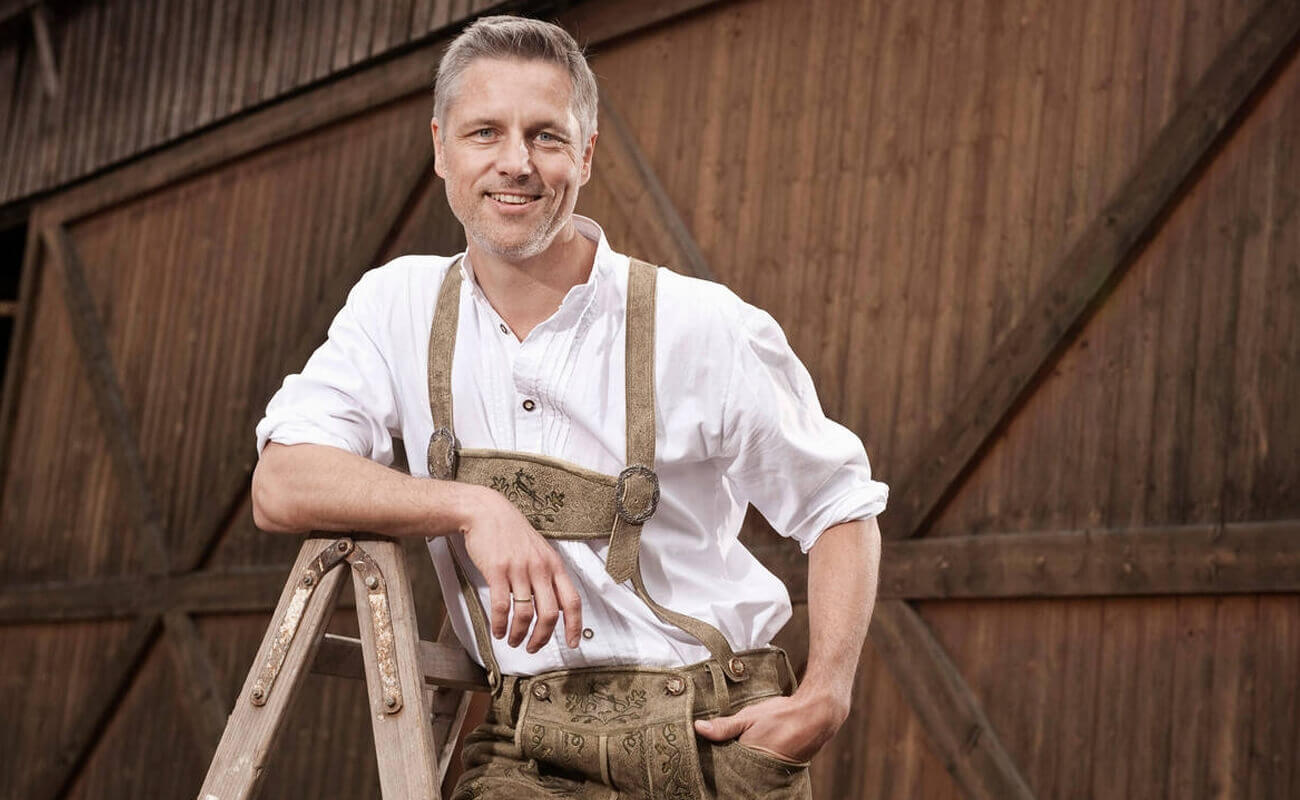 Classic Shirt Colors for Lederhosen